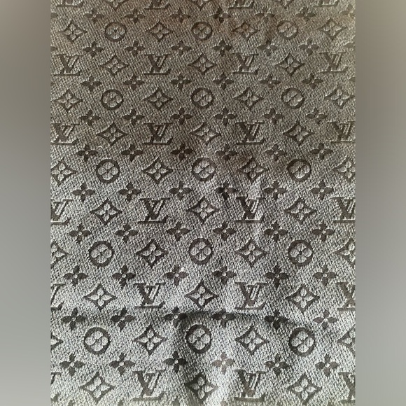 New AUTHENTIC Louis Vuitton men’s scarf - Picture 1 of 3